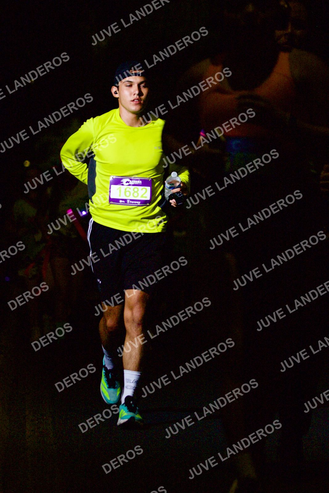 Foto de la Carrera Neón 2026 (Serial Corramos Zapopan) en Parque de las Niñas y los Niños, Blvd. Panamericano 430, Zapopan a las 20:19 · dorsal 1682
