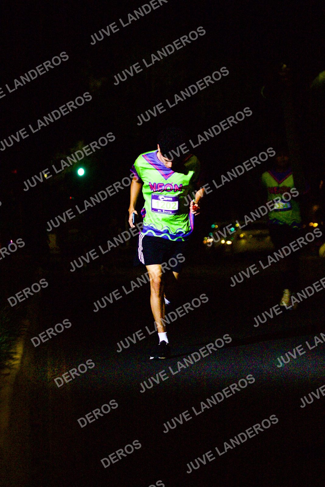 Foto de la Carrera Neón 2026 (Serial Corramos Zapopan) en Parque de las Niñas y los Niños, Blvd. Panamericano 430, Zapopan a las 20:12 · dorsal 1202