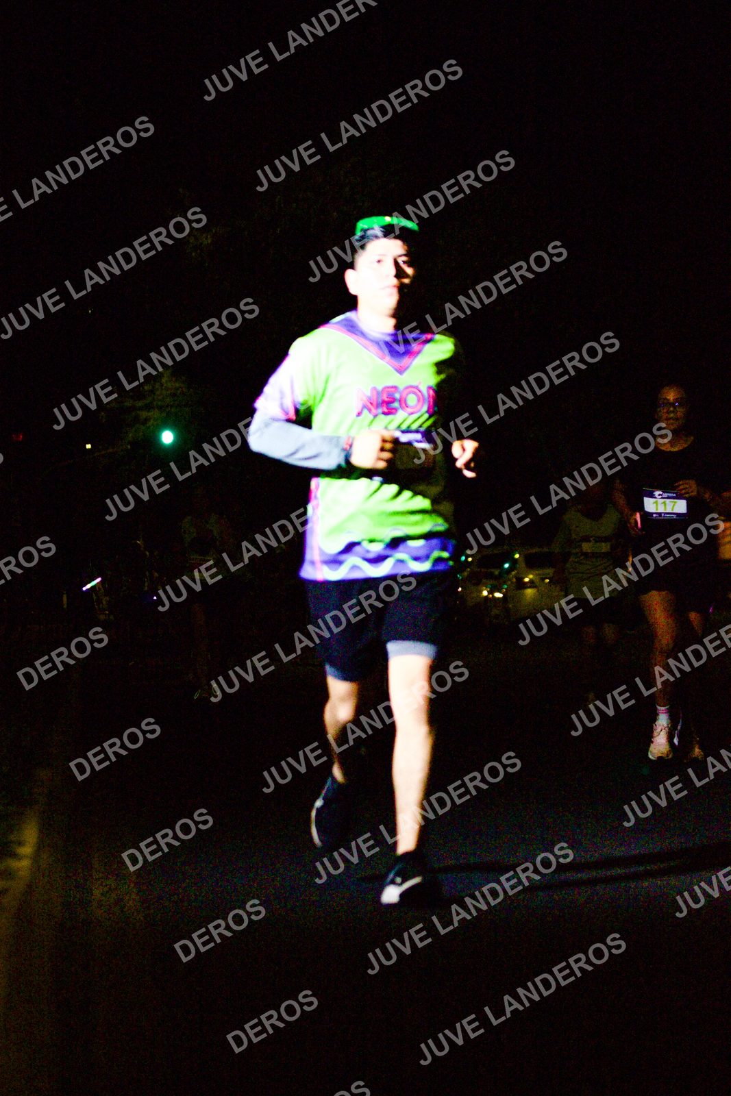 Foto de la Carrera Neón 2026 (Serial Corramos Zapopan) en Parque de las Niñas y los Niños, Blvd. Panamericano 430, Zapopan a las 20:12 · dorsal 117