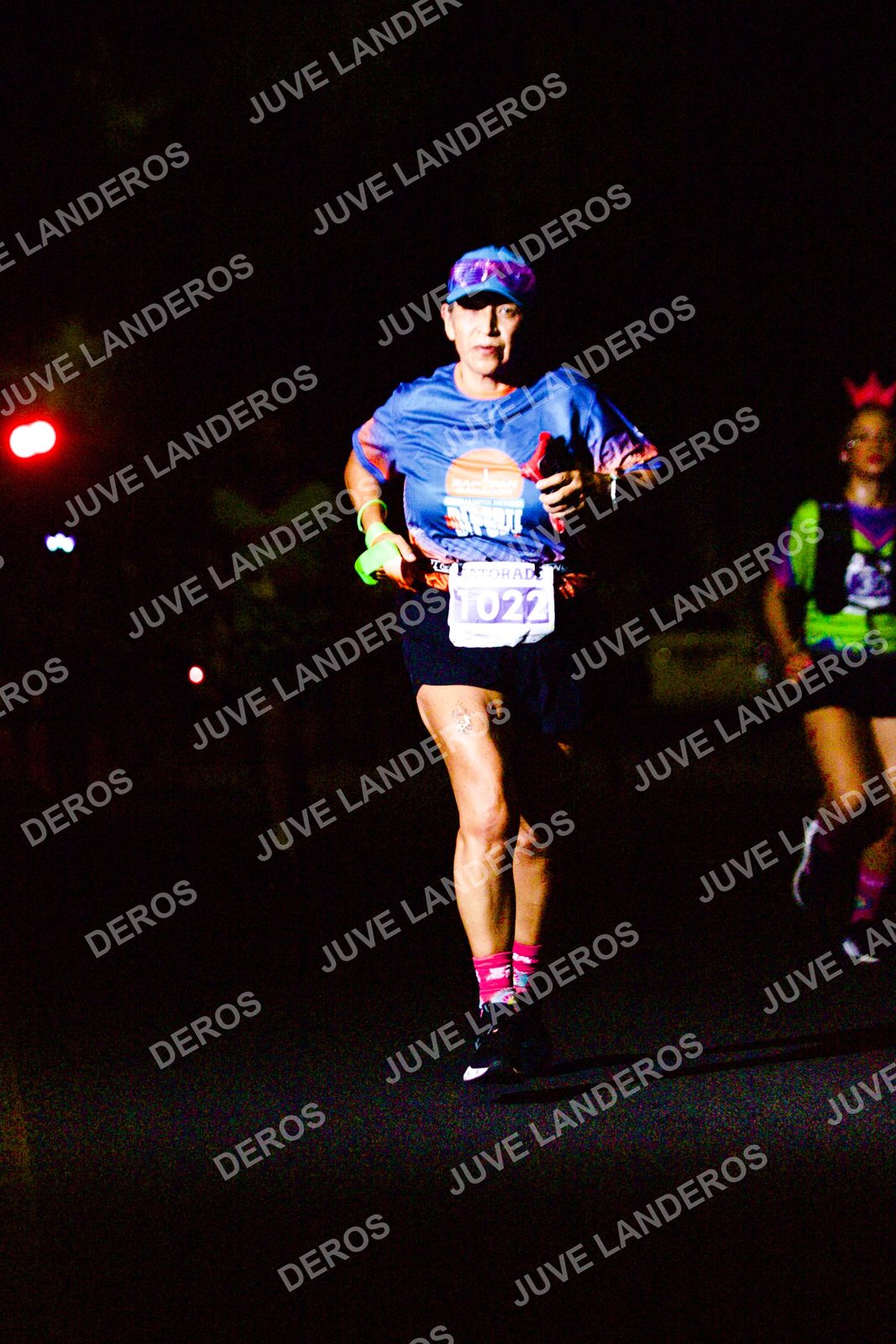Foto de la Carrera Neón 2026 (Serial Corramos Zapopan) en Parque de las Niñas y los Niños, Blvd. Panamericano 430, Zapopan a las 20:11 · dorsal 1022