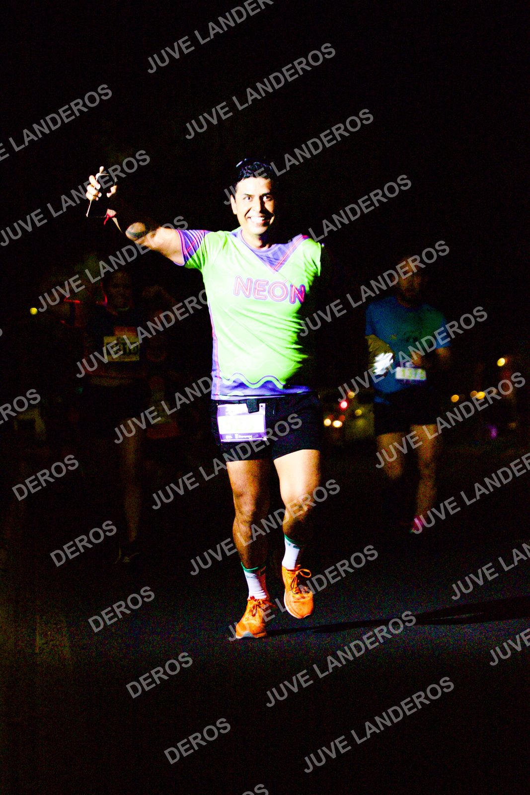 Foto de la Carrera Neón 2026 (Serial Corramos Zapopan) en Parque de las Niñas y los Niños, Blvd. Panamericano 430, Zapopan a las 20:11 · dorsal 3316