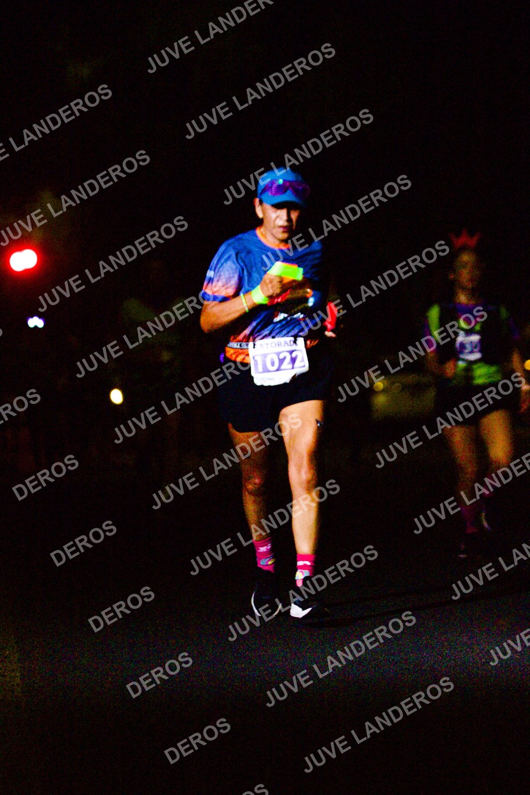 Foto de la Carrera Neón 2026 (Serial Corramos Zapopan) en Parque de las Niñas y los Niños, Blvd. Panamericano 430, Zapopan a las 20:11 · dorsal 1022