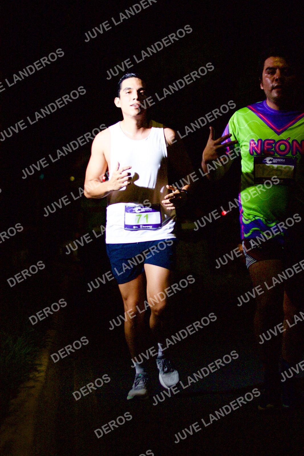 Foto de la Carrera Neón 2026 (Serial Corramos Zapopan) en Parque de las Niñas y los Niños, Blvd. Panamericano 430, Zapopan a las 20:12 · dorsal 71, 1252