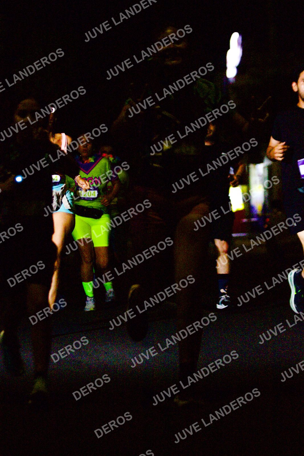 Foto de la Carrera Neón 2026 (Serial Corramos Zapopan) en Parque de las Niñas y los Niños, Blvd. Panamericano 430, Zapopan a las 20:13 · dorsal 204