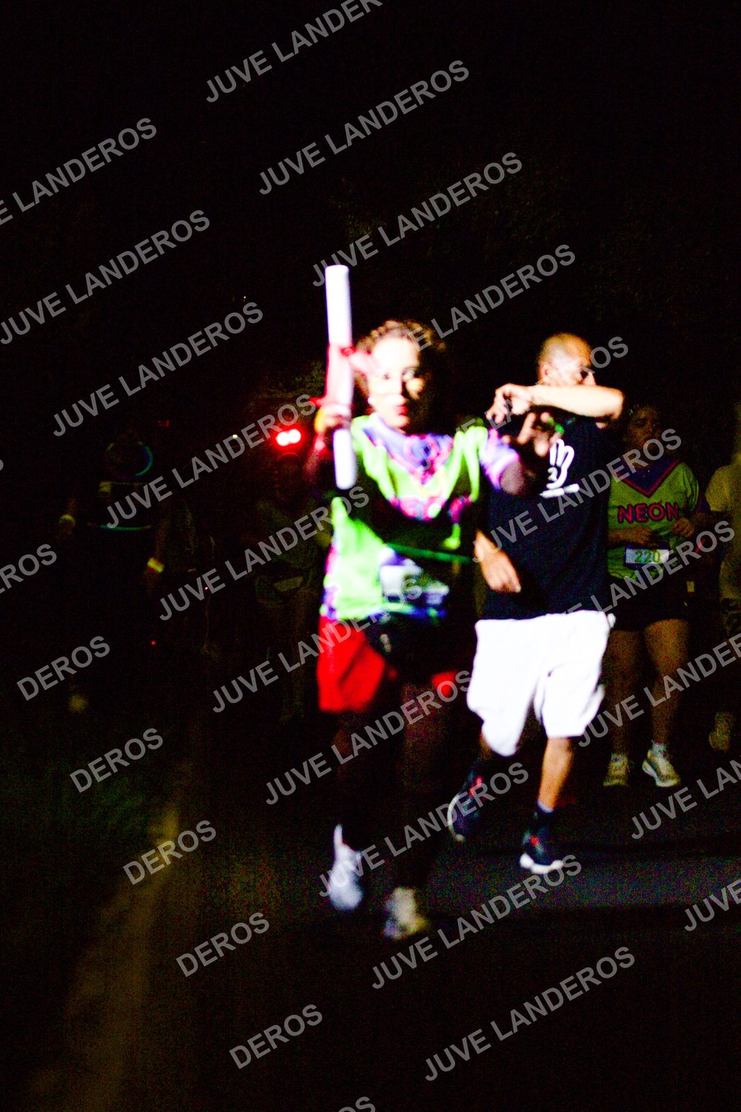 Foto de la Carrera Neón 2026 (Serial Corramos Zapopan) en Parque de las Niñas y los Niños, Blvd. Panamericano 430, Zapopan a las 20:22 · dorsal 220