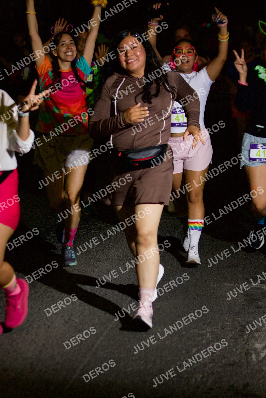 Foto de la Carrera Neón 2026 (Serial Corramos Zapopan) en Parque de las Niñas y los Niños, Blvd. Panamericano 430, Zapopan a las 20:35 · dorsal 41