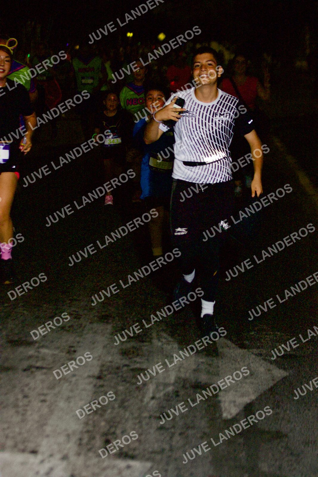 Foto de la Carrera Neón 2026 (Serial Corramos Zapopan) en Parque de las Niñas y los Niños, Blvd. Panamericano 430, Zapopan a las 20:37 · dorsal 343