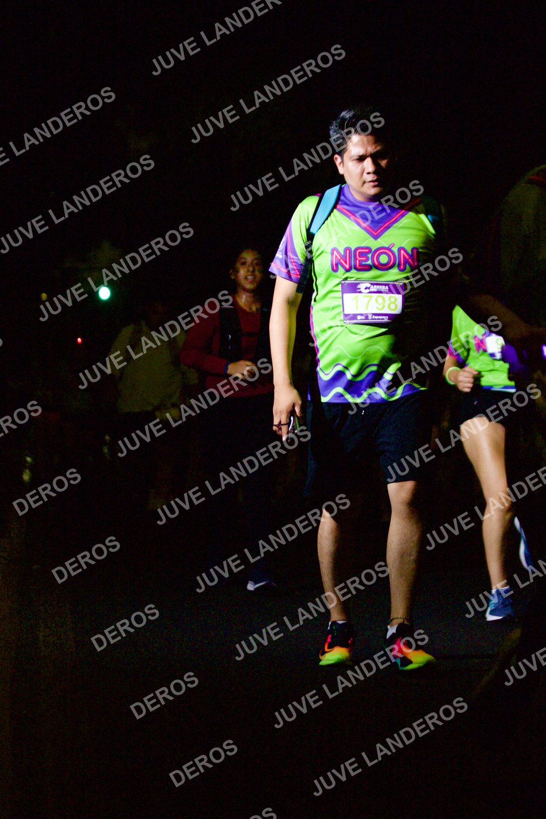 Foto de la Carrera Neón 2026 (Serial Corramos Zapopan) en Parque de las Niñas y los Niños, Blvd. Panamericano 430, Zapopan a las 20:17 · dorsal 1798
