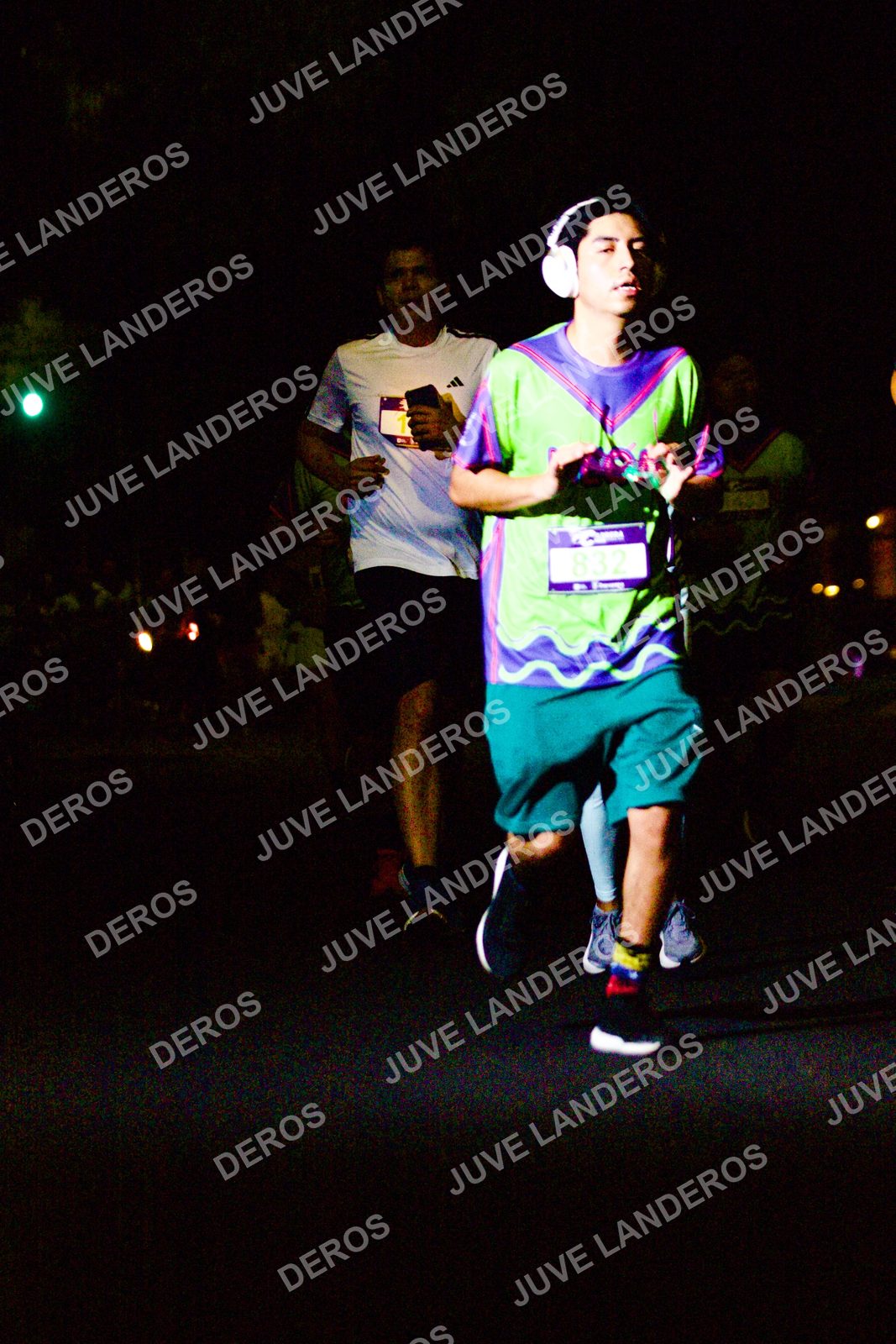 Foto de la Carrera Neón 2026 (Serial Corramos Zapopan) en Parque de las Niñas y los Niños, Blvd. Panamericano 430, Zapopan a las 20:12 · dorsal 832
