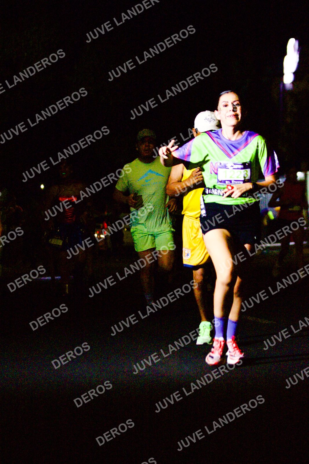 Foto de la Carrera Neón 2026 (Serial Corramos Zapopan) en Parque de las Niñas y los Niños, Blvd. Panamericano 430, Zapopan a las 20:12 · dorsal 1223