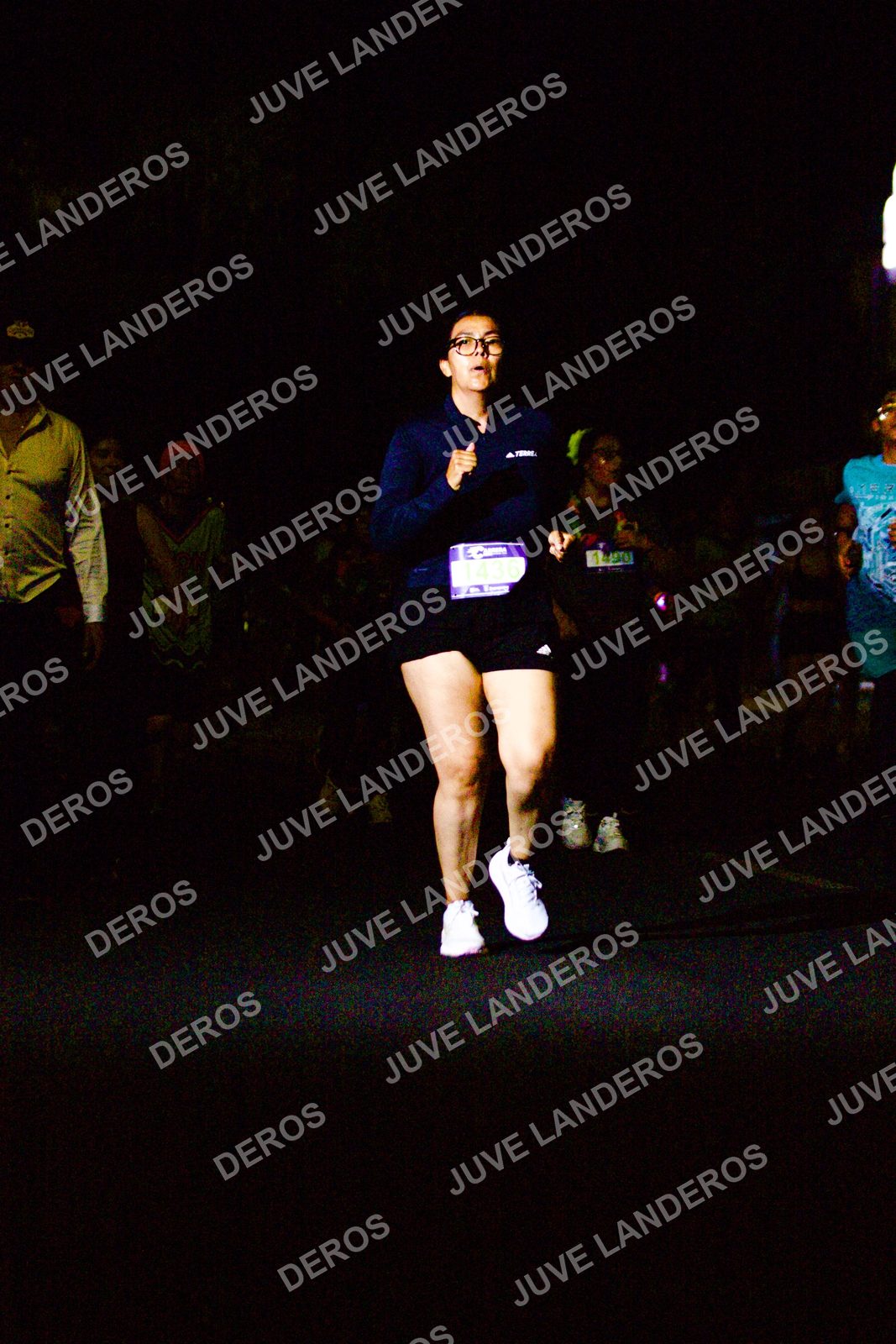 Foto de la Carrera Neón 2026 (Serial Corramos Zapopan) en Parque de las Niñas y los Niños, Blvd. Panamericano 430, Zapopan a las 20:14 · dorsal 1490