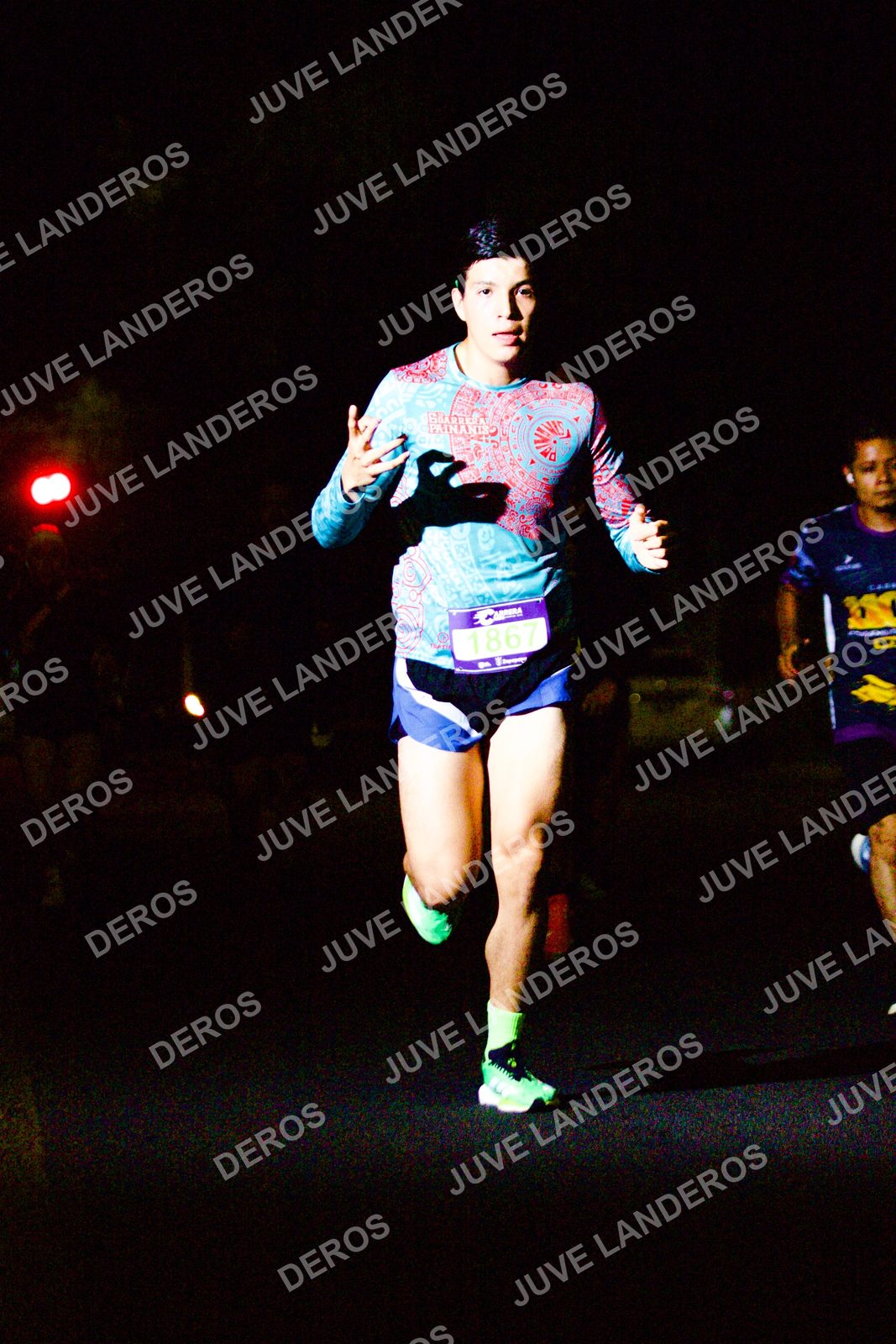 Foto de la Carrera Neón 2026 (Serial Corramos Zapopan) en Parque de las Niñas y los Niños, Blvd. Panamericano 430, Zapopan a las 20:08 · dorsal 1867