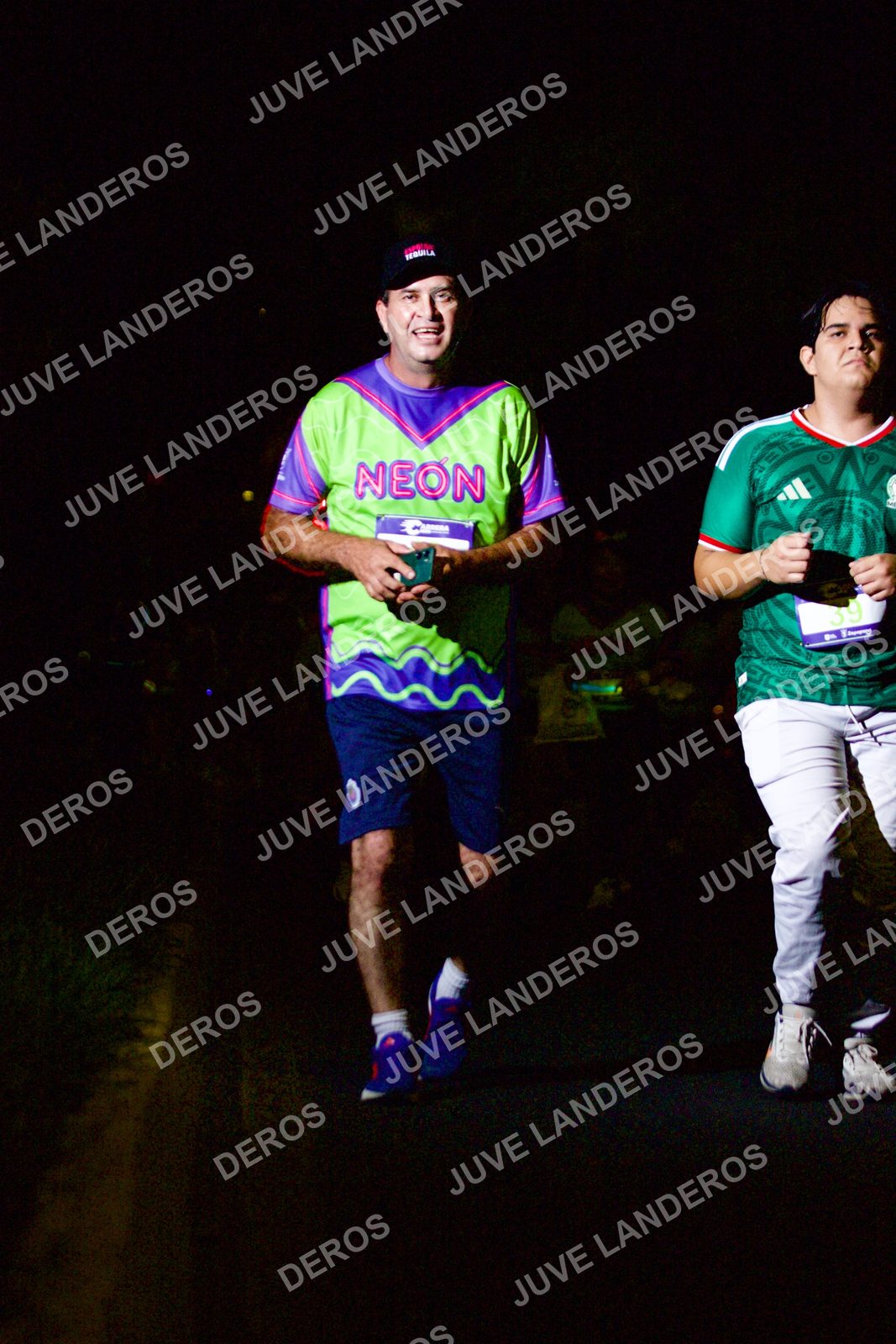 Foto de la Carrera Neón 2026 (Serial Corramos Zapopan) en Parque de las Niñas y los Niños, Blvd. Panamericano 430, Zapopan a las 20:22 · dorsal 39