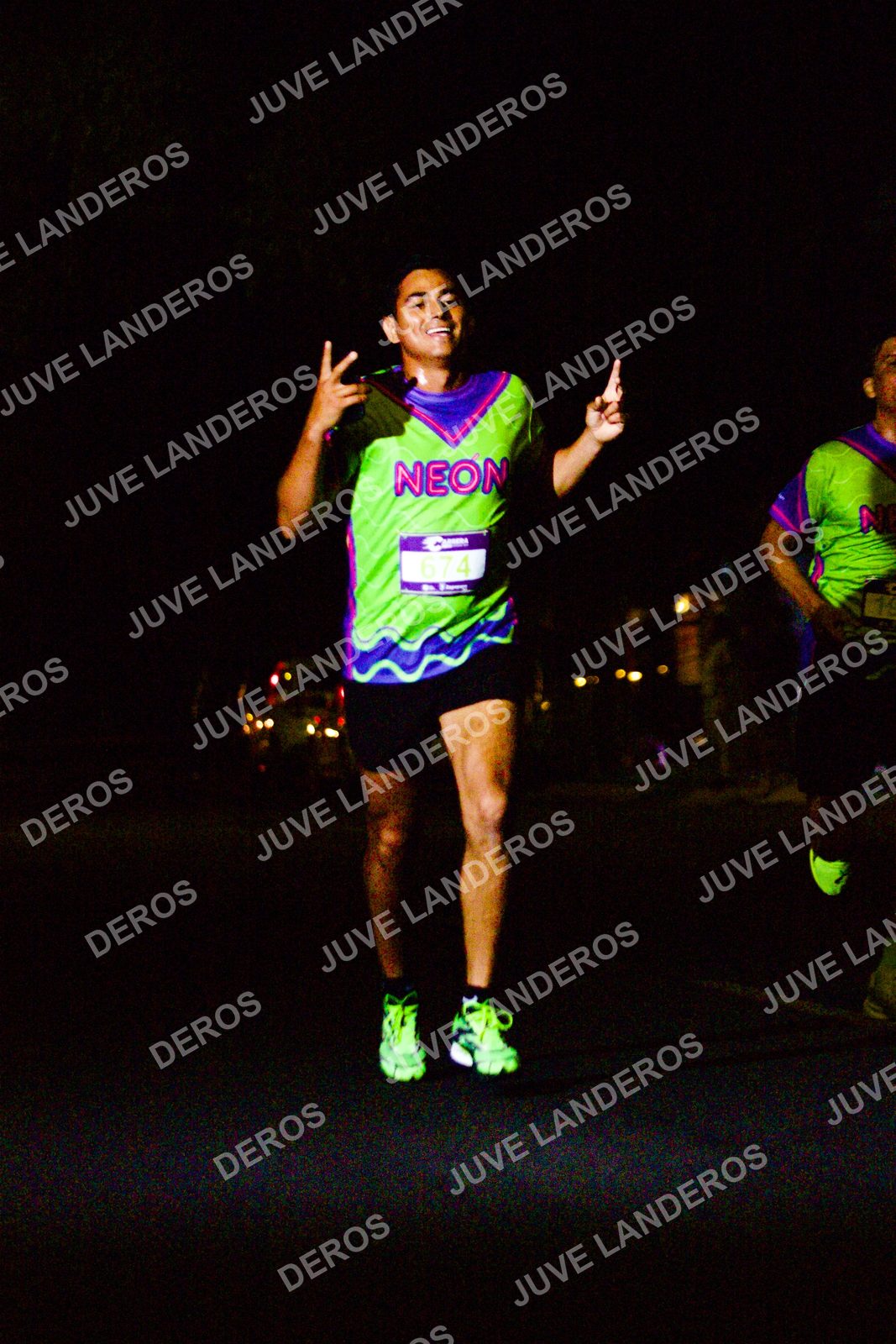 Foto de la Carrera Neón 2026 (Serial Corramos Zapopan) en Parque de las Niñas y los Niños, Blvd. Panamericano 430, Zapopan a las 20:09 · dorsal 674