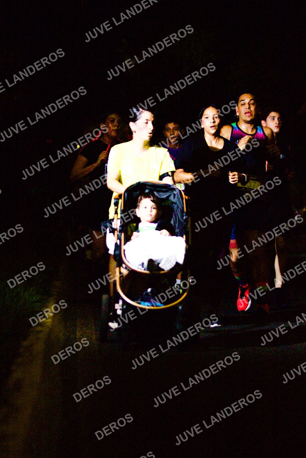 Foto de la Carrera Neón 2026 (Serial Corramos Zapopan) en Parque de las Niñas y los Niños, Blvd. Panamericano 430, Zapopan a las 20:15