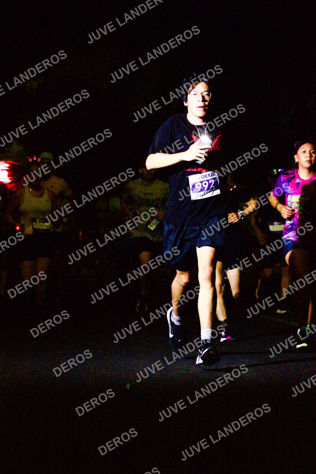 Foto de la Carrera Neón 2026 (Serial Corramos Zapopan) en Parque de las Niñas y los Niños, Blvd. Panamericano 430, Zapopan a las 20:14 · dorsal 992