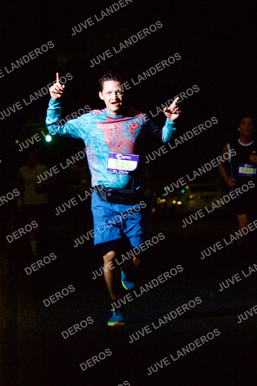 Foto de la Carrera Neón 2026 (Serial Corramos Zapopan) en Parque de las Niñas y los Niños, Blvd. Panamericano 430, Zapopan a las 20:10 · dorsal 345, 1487