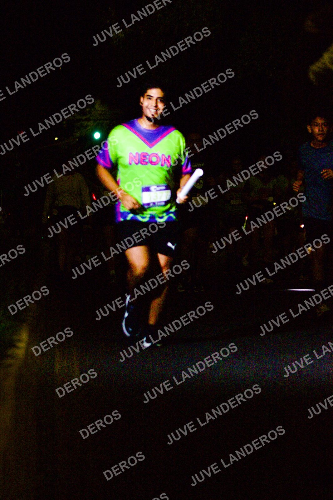 Foto de la Carrera Neón 2026 (Serial Corramos Zapopan) en Parque de las Niñas y los Niños, Blvd. Panamericano 430, Zapopan a las 20:15 · dorsal 137