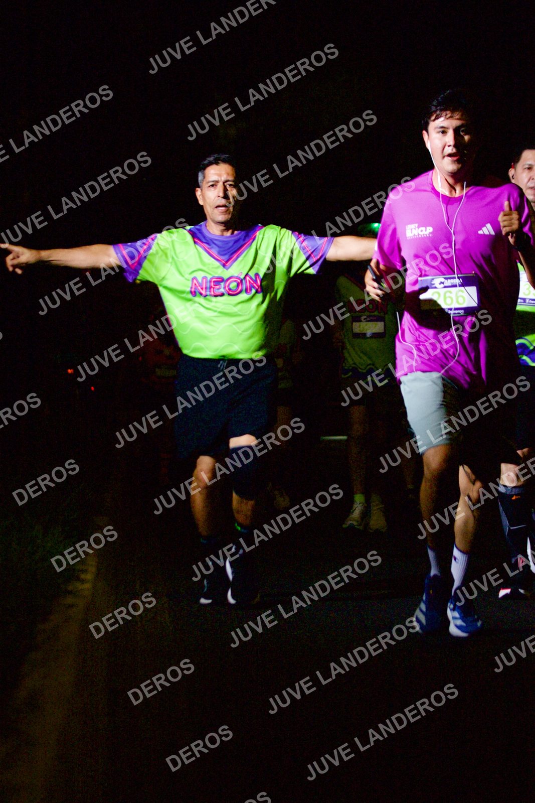 Foto de la Carrera Neón 2026 (Serial Corramos Zapopan) en Parque de las Niñas y los Niños, Blvd. Panamericano 430, Zapopan a las 20:15 · dorsal 266