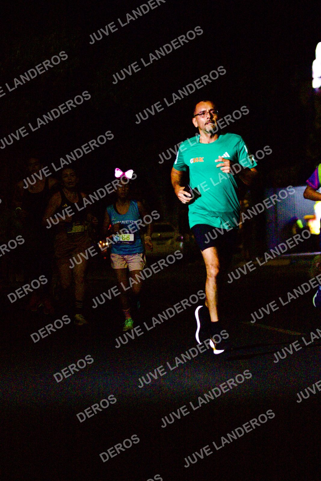 Foto de la Carrera Neón 2026 (Serial Corramos Zapopan) en Parque de las Niñas y los Niños, Blvd. Panamericano 430, Zapopan a las 20:10 · dorsal 88