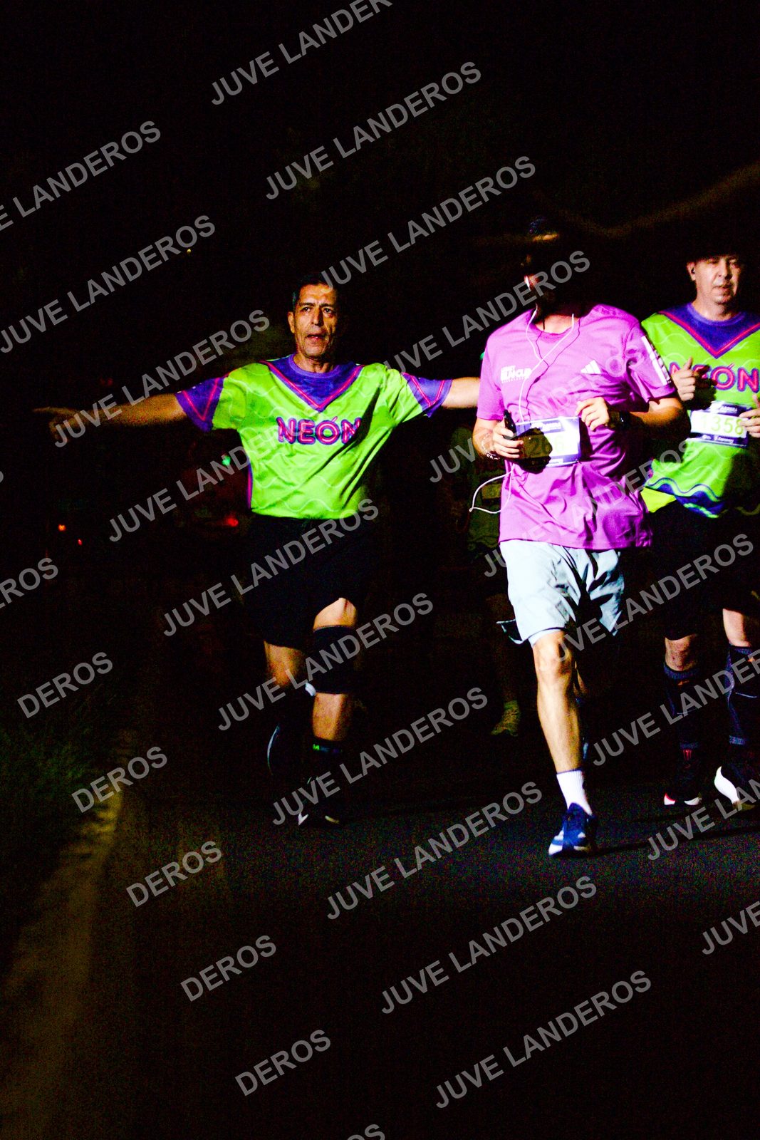 Foto de la Carrera Neón 2026 (Serial Corramos Zapopan) en Parque de las Niñas y los Niños, Blvd. Panamericano 430, Zapopan a las 20:15 · dorsal 358
