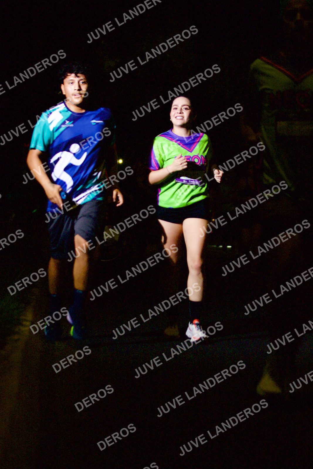 Foto de la Carrera Neón 2026 (Serial Corramos Zapopan) en Parque de las Niñas y los Niños, Blvd. Panamericano 430, Zapopan a las 20:15