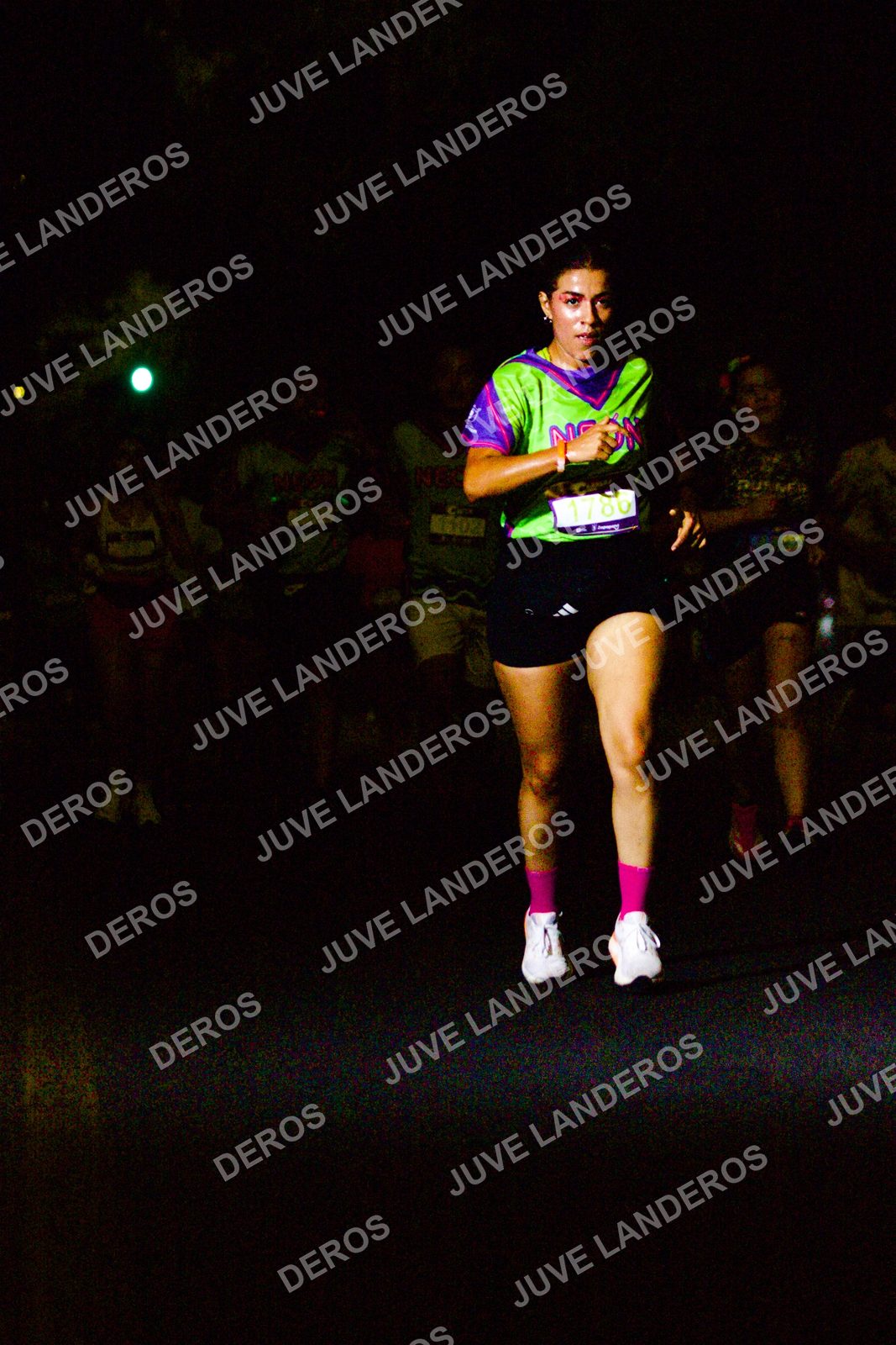 Foto de la Carrera Neón 2026 (Serial Corramos Zapopan) en Parque de las Niñas y los Niños, Blvd. Panamericano 430, Zapopan a las 20:12 · dorsal 1786