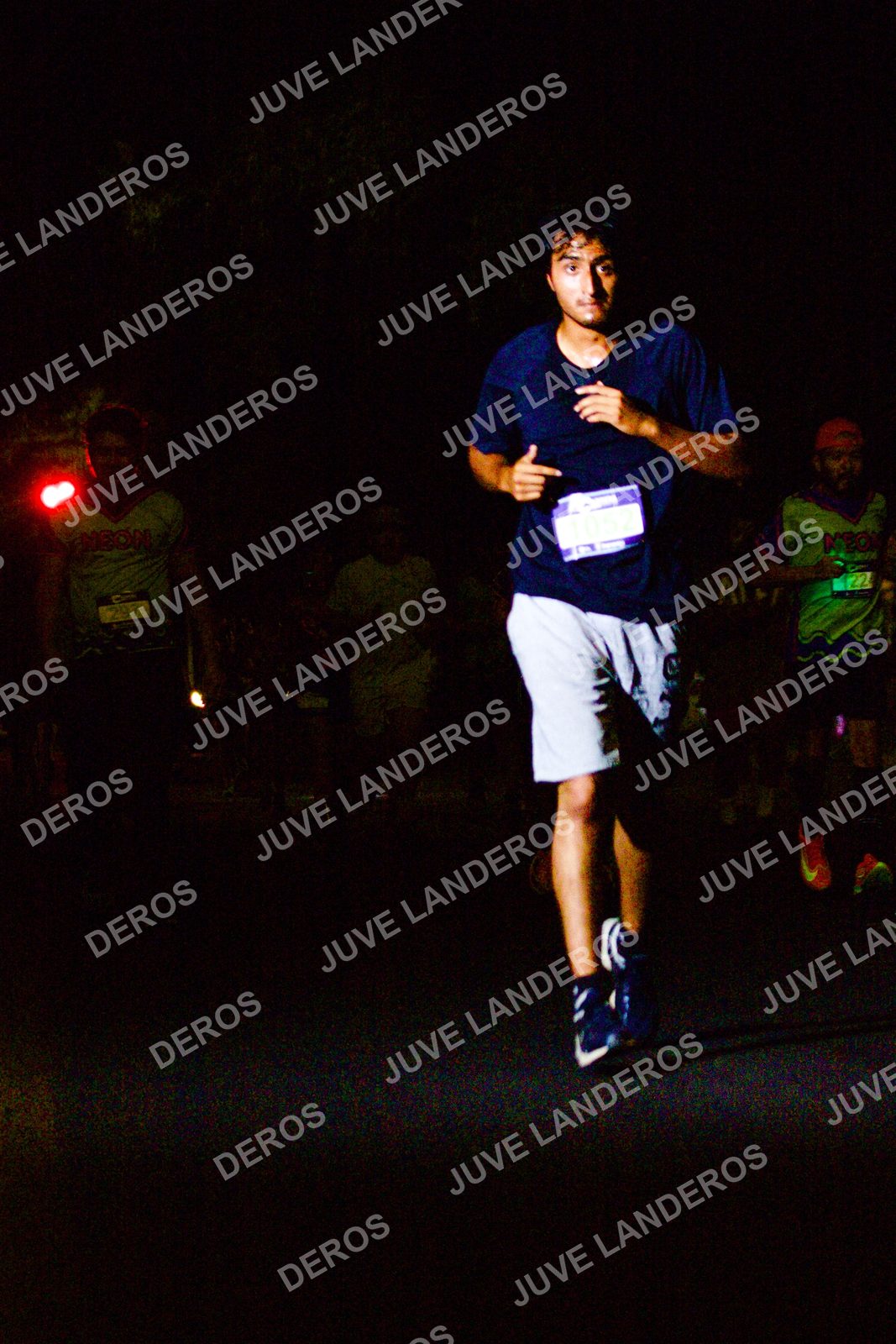 Foto de la Carrera Neón 2026 (Serial Corramos Zapopan) en Parque de las Niñas y los Niños, Blvd. Panamericano 430, Zapopan a las 20:12 · dorsal 22, 105