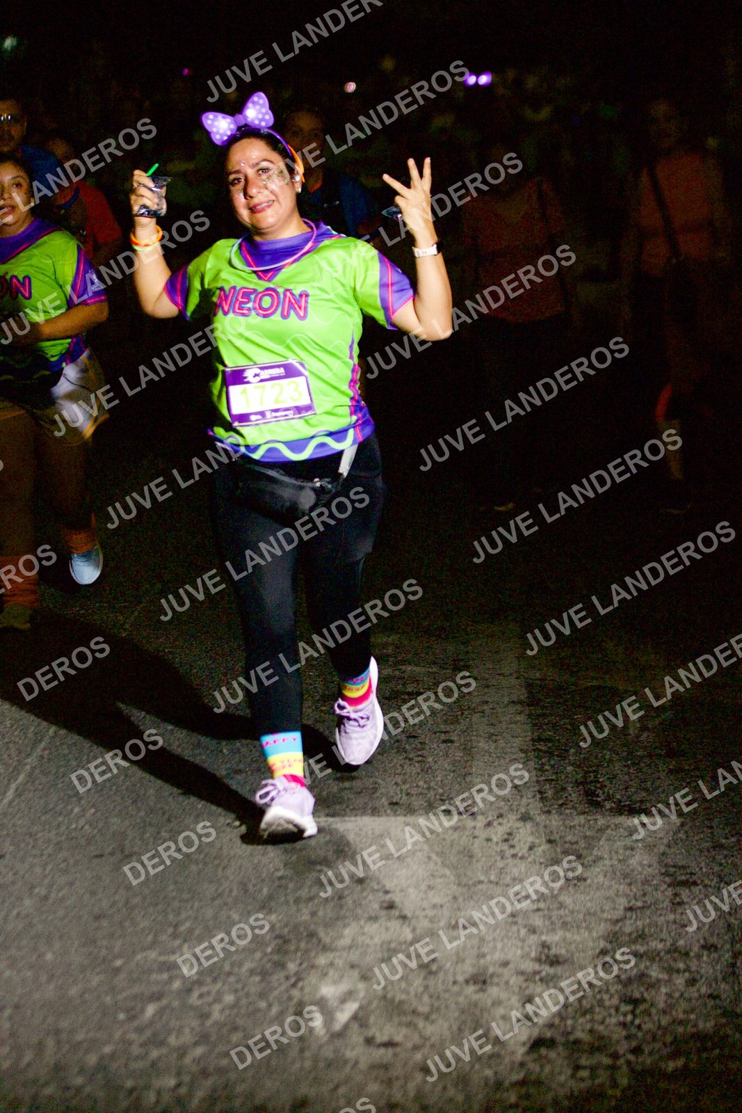 Foto de la Carrera Neón 2026 (Serial Corramos Zapopan) en Parque de las Niñas y los Niños, Blvd. Panamericano 430, Zapopan a las 20:32 · dorsal 1723