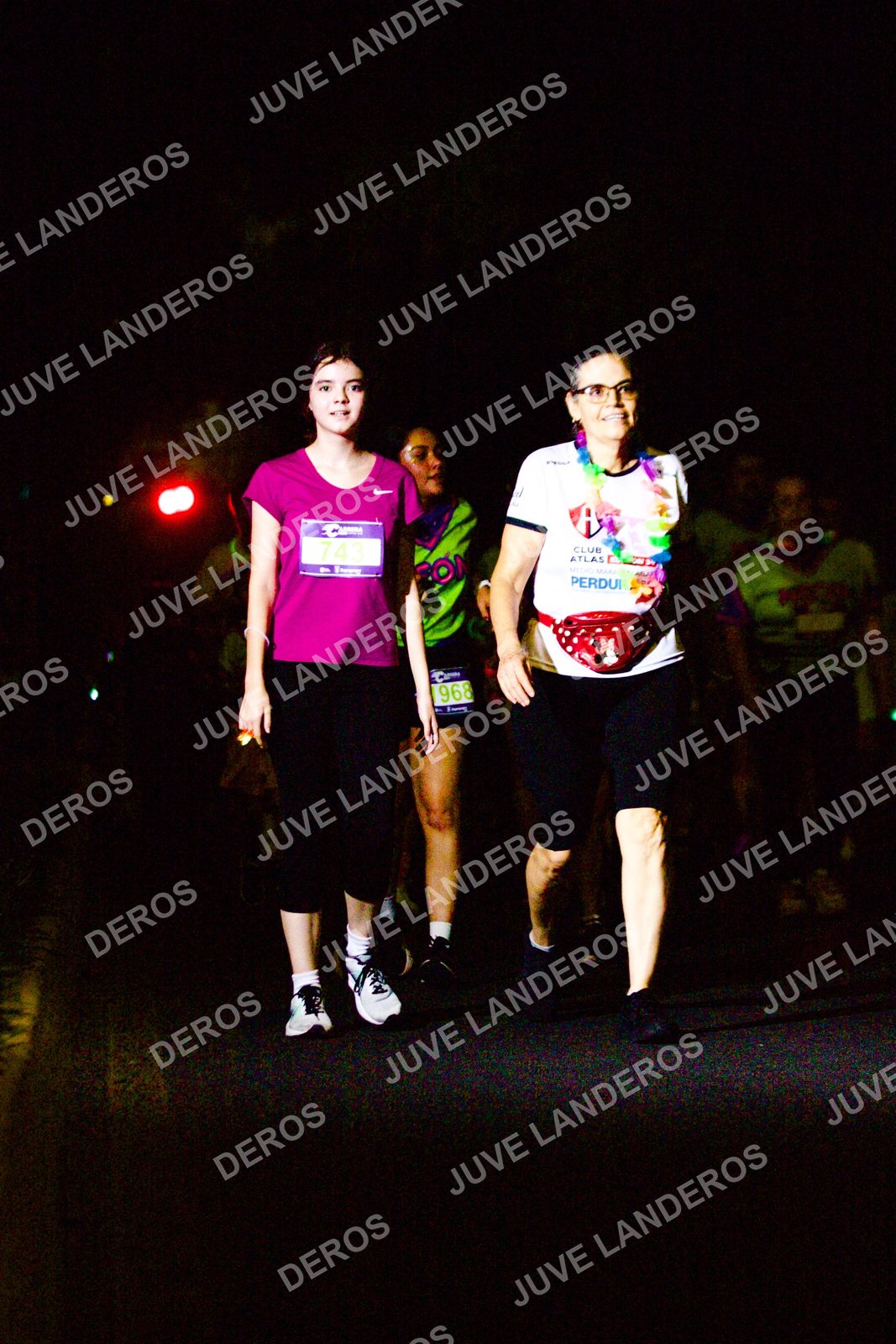 Foto de la Carrera Neón 2026 (Serial Corramos Zapopan) en Parque de las Niñas y los Niños, Blvd. Panamericano 430, Zapopan a las 20:20 · dorsal 968, 743