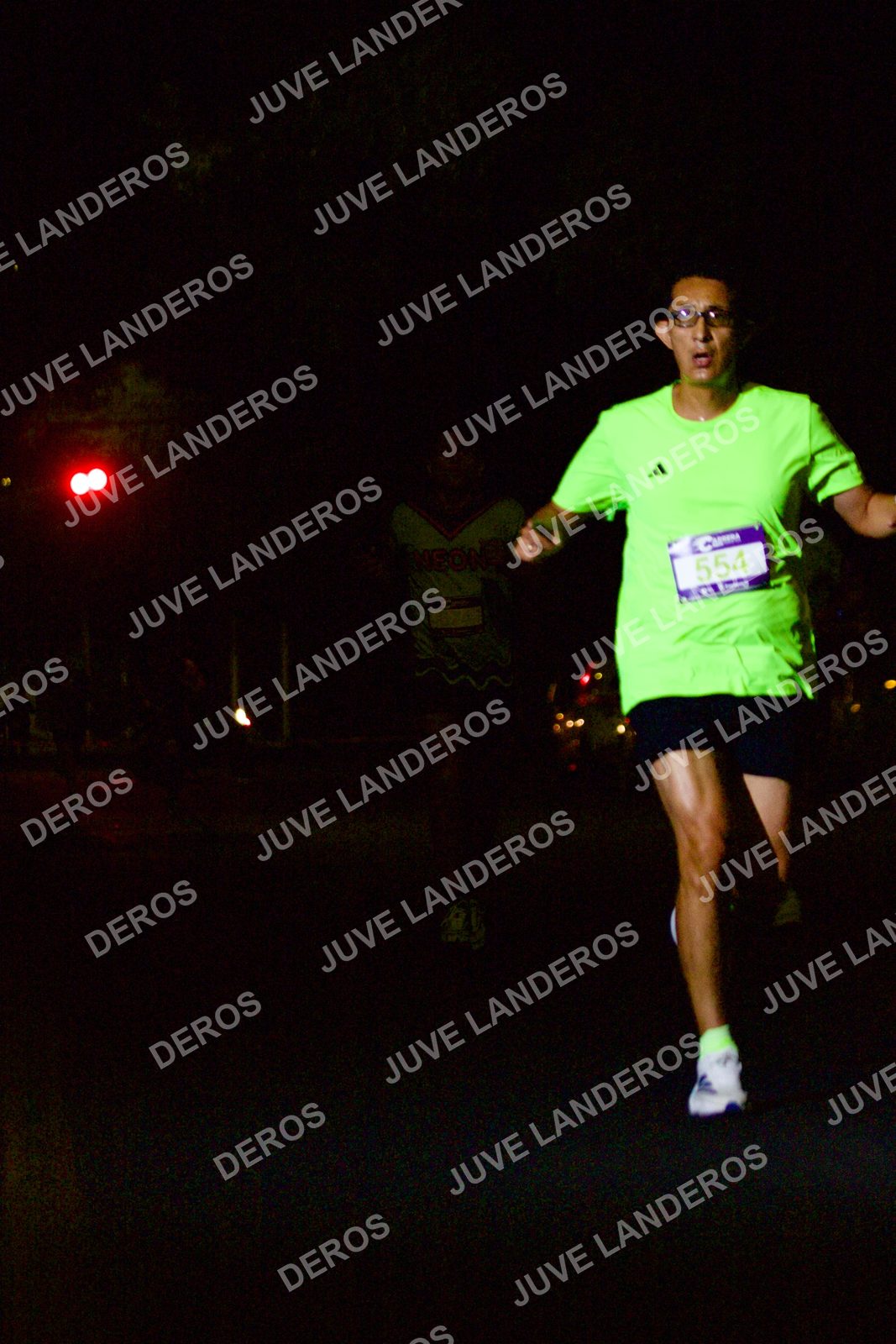 Foto de la Carrera Neón 2026 (Serial Corramos Zapopan) en Parque de las Niñas y los Niños, Blvd. Panamericano 430, Zapopan a las 20:09 · dorsal 554