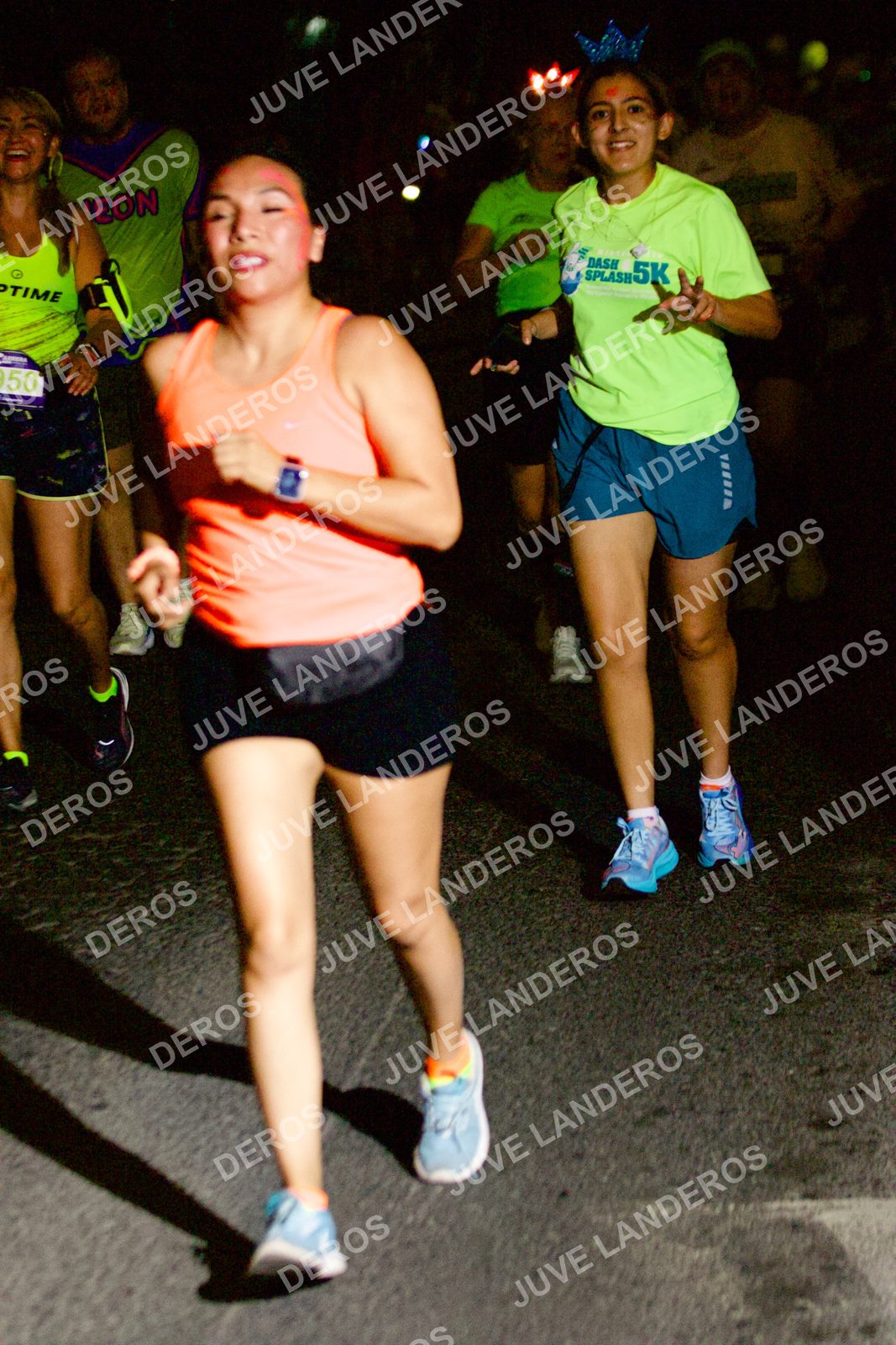 Foto de la Carrera Neón 2026 (Serial Corramos Zapopan) en Parque de las Niñas y los Niños, Blvd. Panamericano 430, Zapopan a las 20:35 · dorsal 50