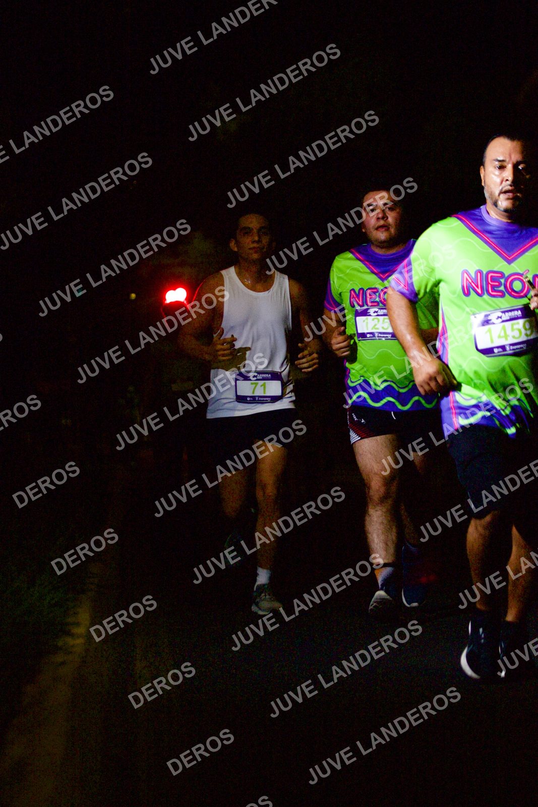 Foto de la Carrera Neón 2026 (Serial Corramos Zapopan) en Parque de las Niñas y los Niños, Blvd. Panamericano 430, Zapopan a las 20:12 · dorsal 1459, 71, 125