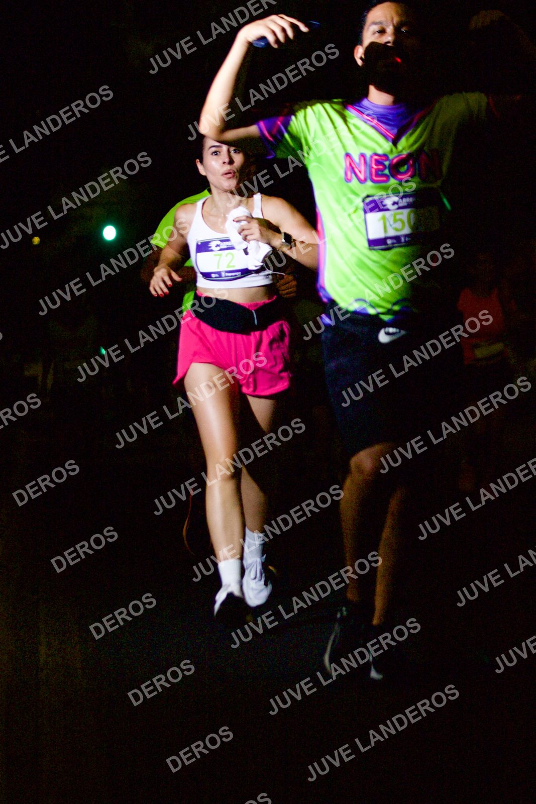 Foto de la Carrera Neón 2026 (Serial Corramos Zapopan) en Parque de las Niñas y los Niños, Blvd. Panamericano 430, Zapopan a las 20:12 · dorsal 72