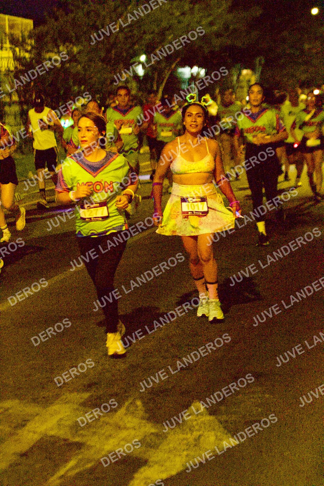 Foto de la Carrera Neón 2026 (Serial Corramos Zapopan) en Parque de las Niñas y los Niños, Blvd. Panamericano 430, Zapopan a las 20:27 · dorsal 1017, 1277