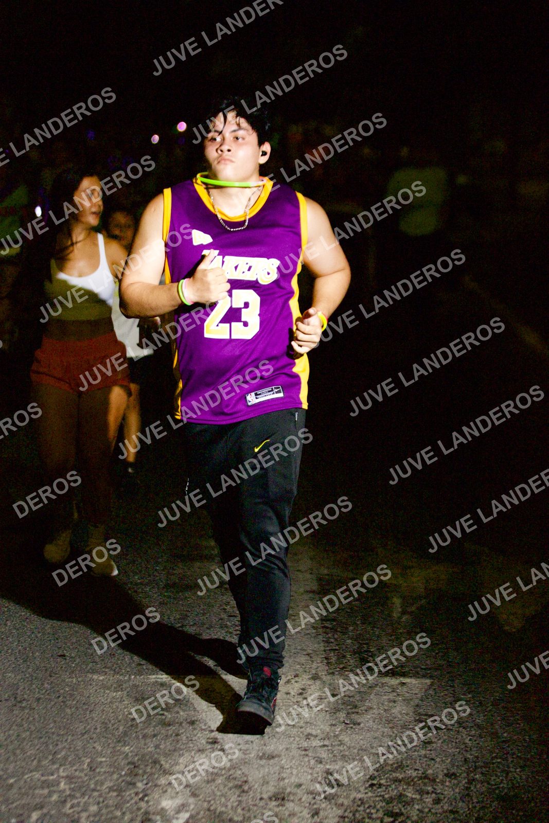 Foto de la Carrera Neón 2026 (Serial Corramos Zapopan) en Parque de las Niñas y los Niños, Blvd. Panamericano 430, Zapopan a las 20:32 · dorsal 23