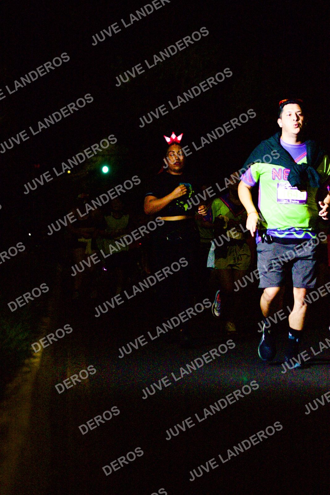 Foto de la Carrera Neón 2026 (Serial Corramos Zapopan) en Parque de las Niñas y los Niños, Blvd. Panamericano 430, Zapopan a las 20:21 · dorsal 841, 64