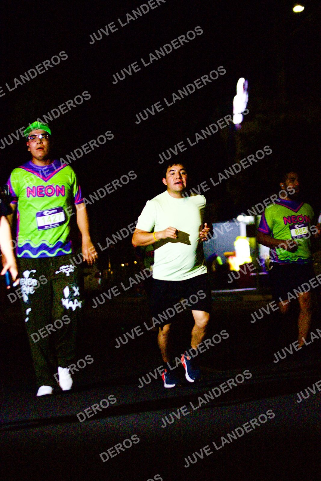 Foto de la Carrera Neón 2026 (Serial Corramos Zapopan) en Parque de las Niñas y los Niños, Blvd. Panamericano 430, Zapopan a las 20:13 · dorsal 885, 1427