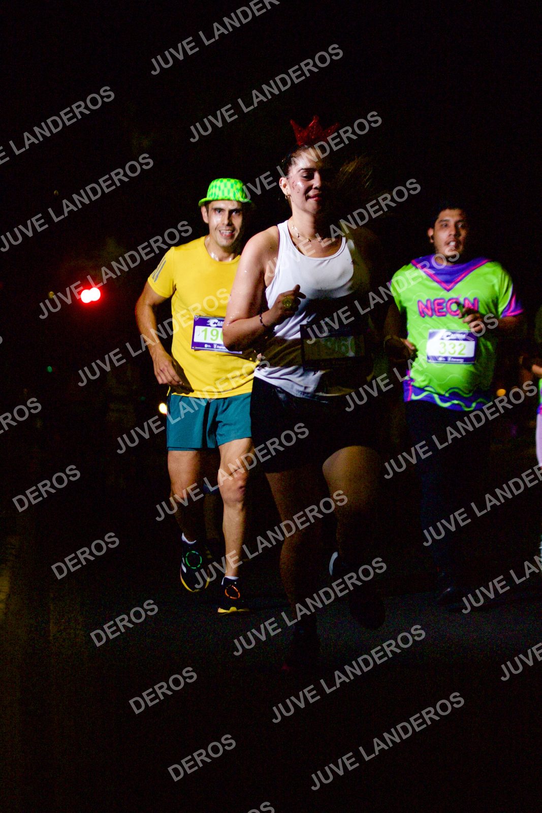 Foto de la Carrera Neón 2026 (Serial Corramos Zapopan) en Parque de las Niñas y los Niños, Blvd. Panamericano 430, Zapopan a las 20:14 · dorsal 332, 19
