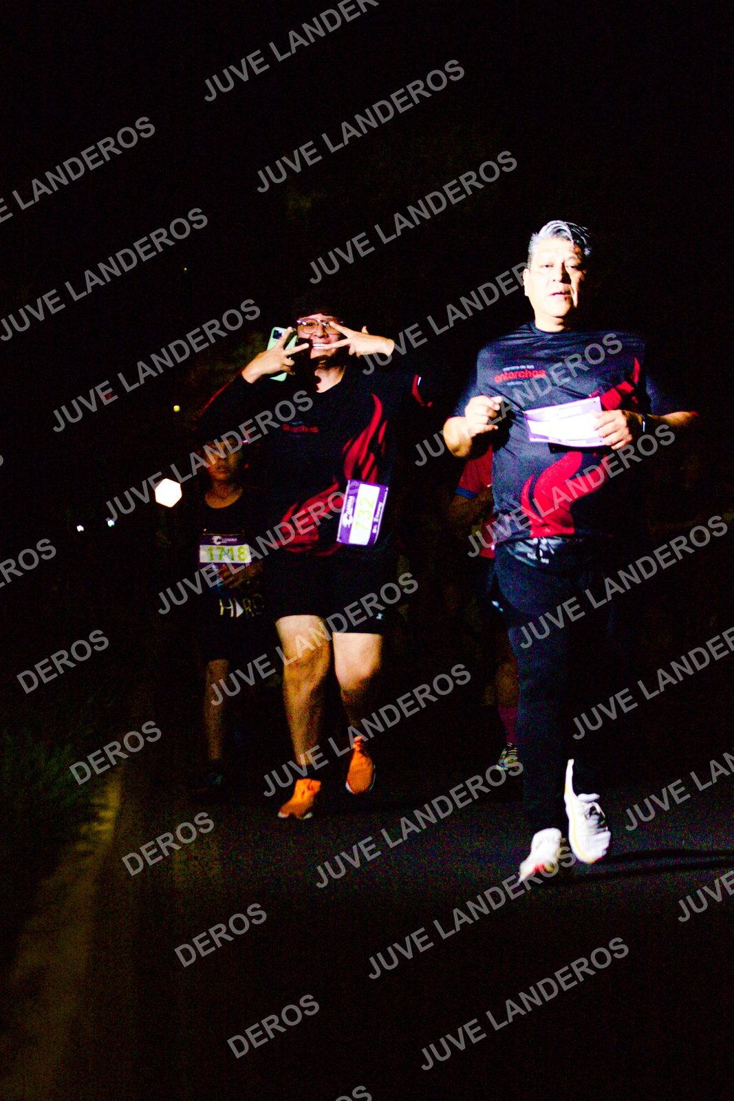 Foto de la Carrera Neón 2026 (Serial Corramos Zapopan) en Parque de las Niñas y los Niños, Blvd. Panamericano 430, Zapopan a las 20:20 · dorsal 1718, 732