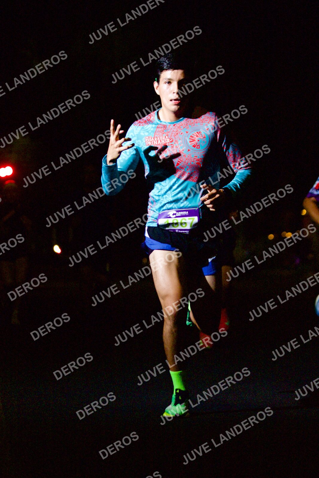 Foto de la Carrera Neón 2026 (Serial Corramos Zapopan) en Parque de las Niñas y los Niños, Blvd. Panamericano 430, Zapopan a las 20:08 · dorsal 1867