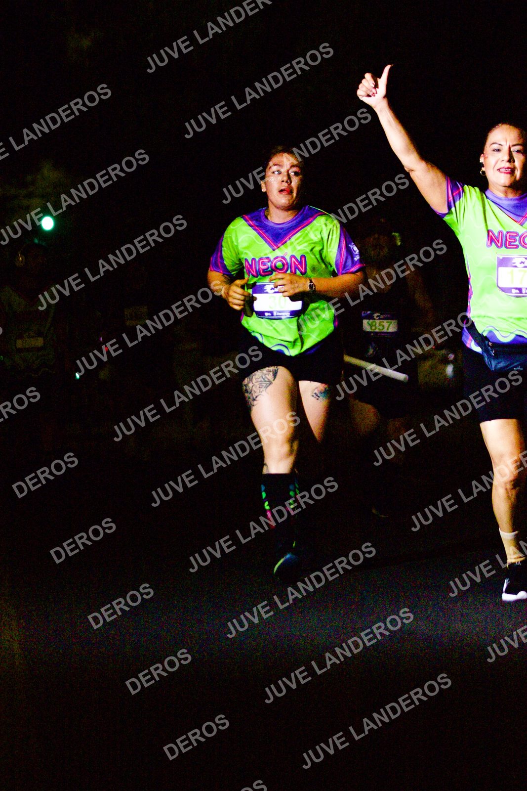 Foto de la Carrera Neón 2026 (Serial Corramos Zapopan) en Parque de las Niñas y los Niños, Blvd. Panamericano 430, Zapopan a las 20:12 · dorsal 857