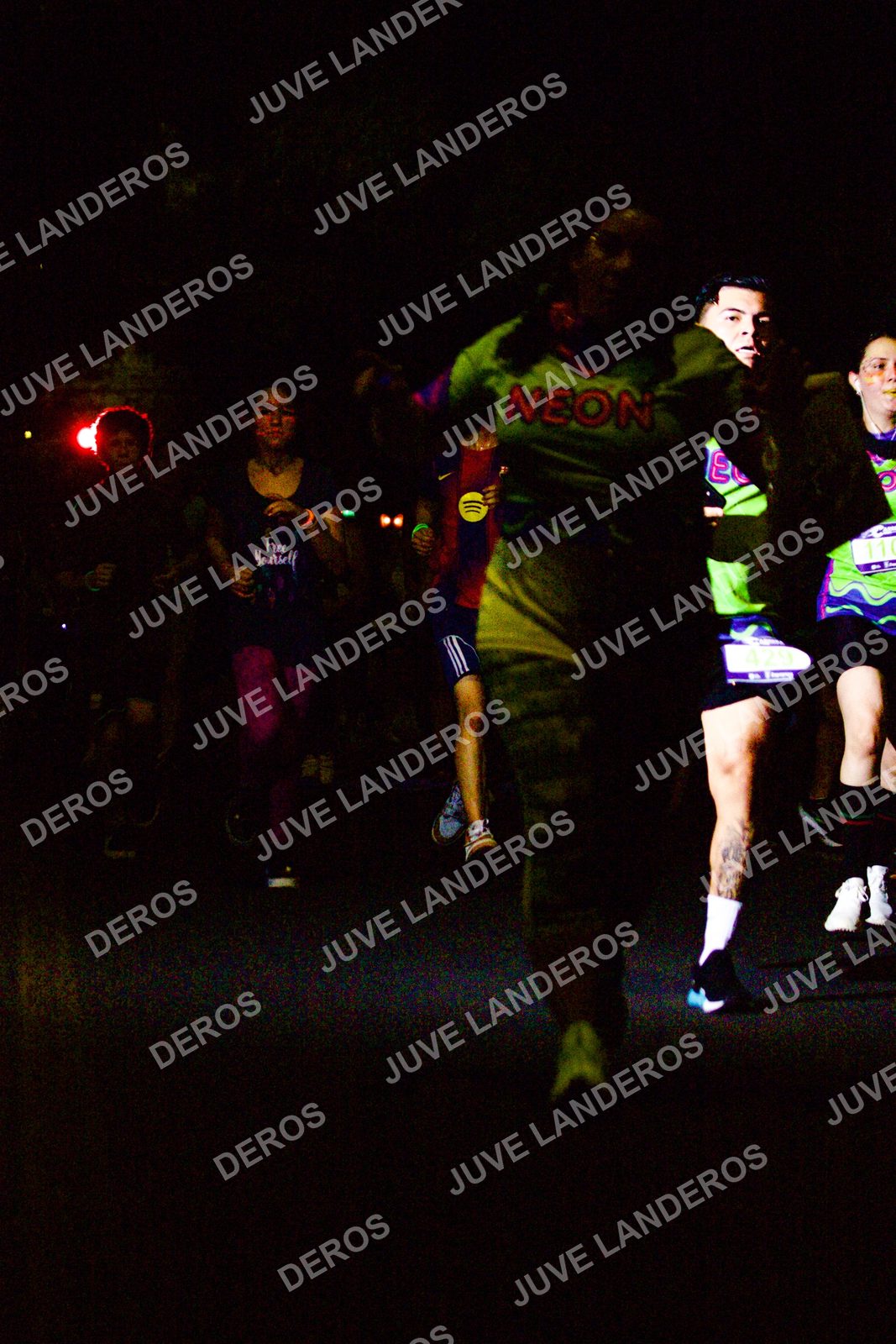 Foto de la Carrera Neón 2026 (Serial Corramos Zapopan) en Parque de las Niñas y los Niños, Blvd. Panamericano 430, Zapopan a las 20:17