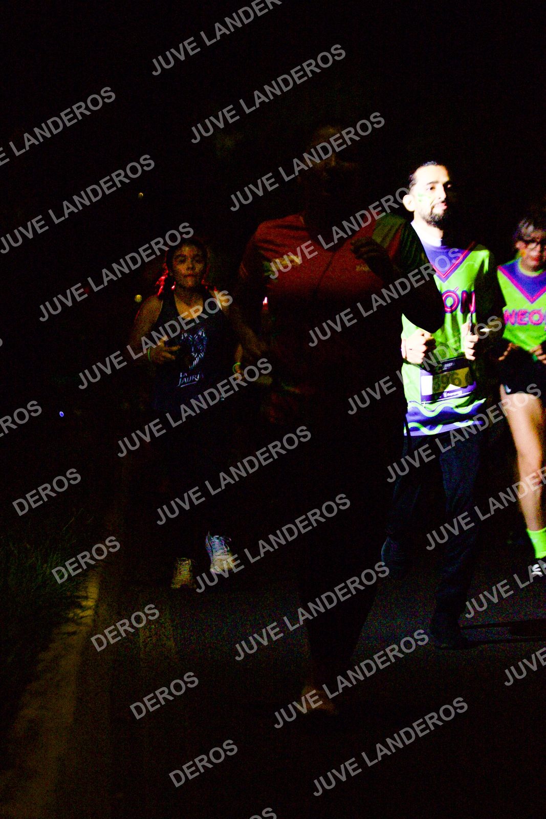 Foto de la Carrera Neón 2026 (Serial Corramos Zapopan) en Parque de las Niñas y los Niños, Blvd. Panamericano 430, Zapopan a las 20:13 · dorsal 396