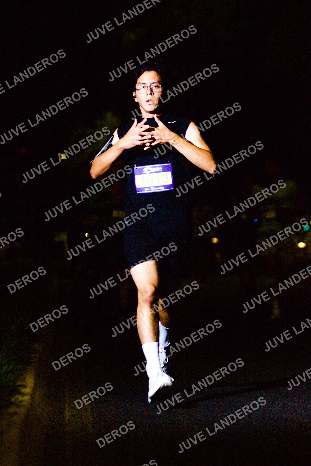 Foto de la Carrera Neón 2026 (Serial Corramos Zapopan) en Parque de las Niñas y los Niños, Blvd. Panamericano 430, Zapopan a las 20:10 · dorsal 1013