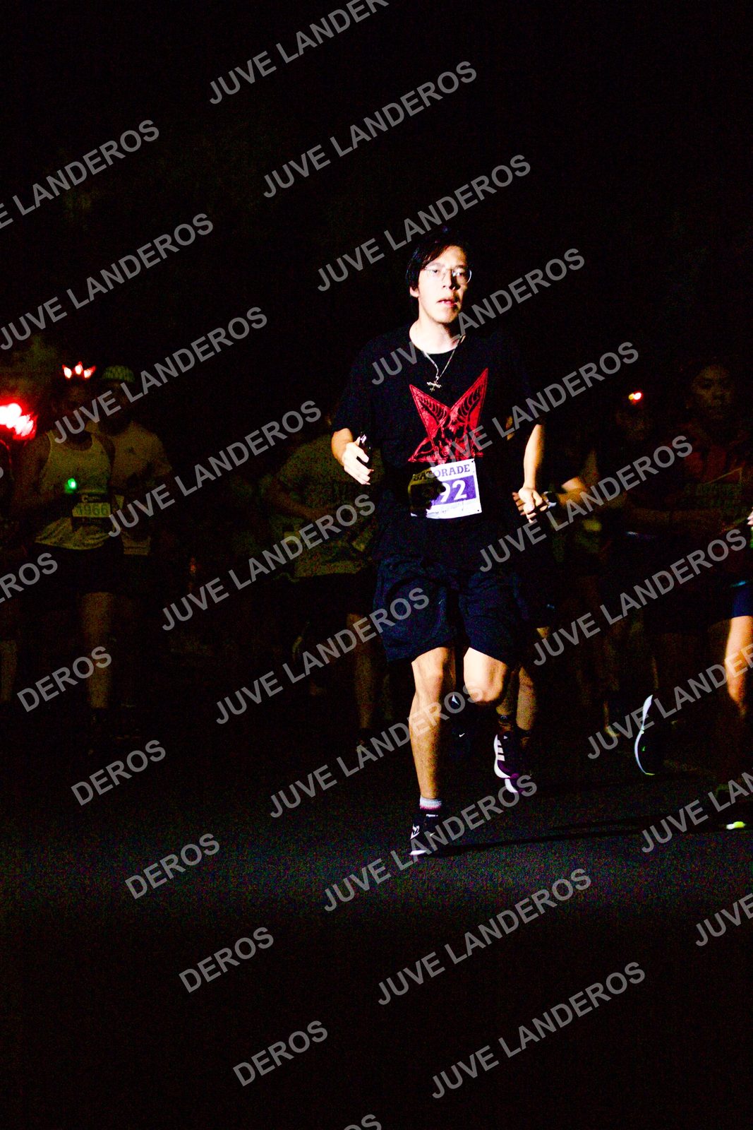 Foto de la Carrera Neón 2026 (Serial Corramos Zapopan) en Parque de las Niñas y los Niños, Blvd. Panamericano 430, Zapopan a las 20:14 · dorsal 92