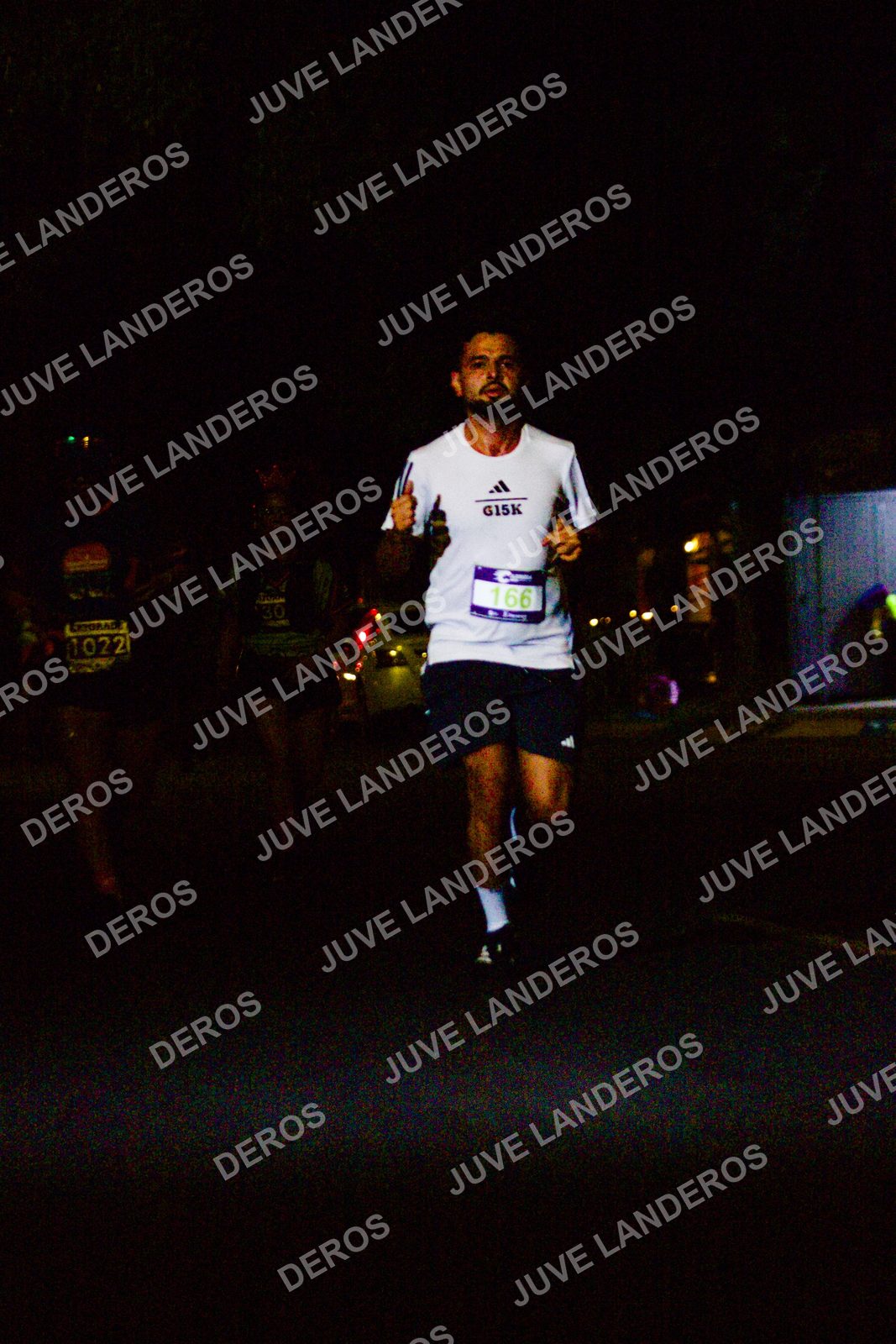 Foto de la Carrera Neón 2026 (Serial Corramos Zapopan) en Parque de las Niñas y los Niños, Blvd. Panamericano 430, Zapopan a las 20:11 · dorsal 166, 1022