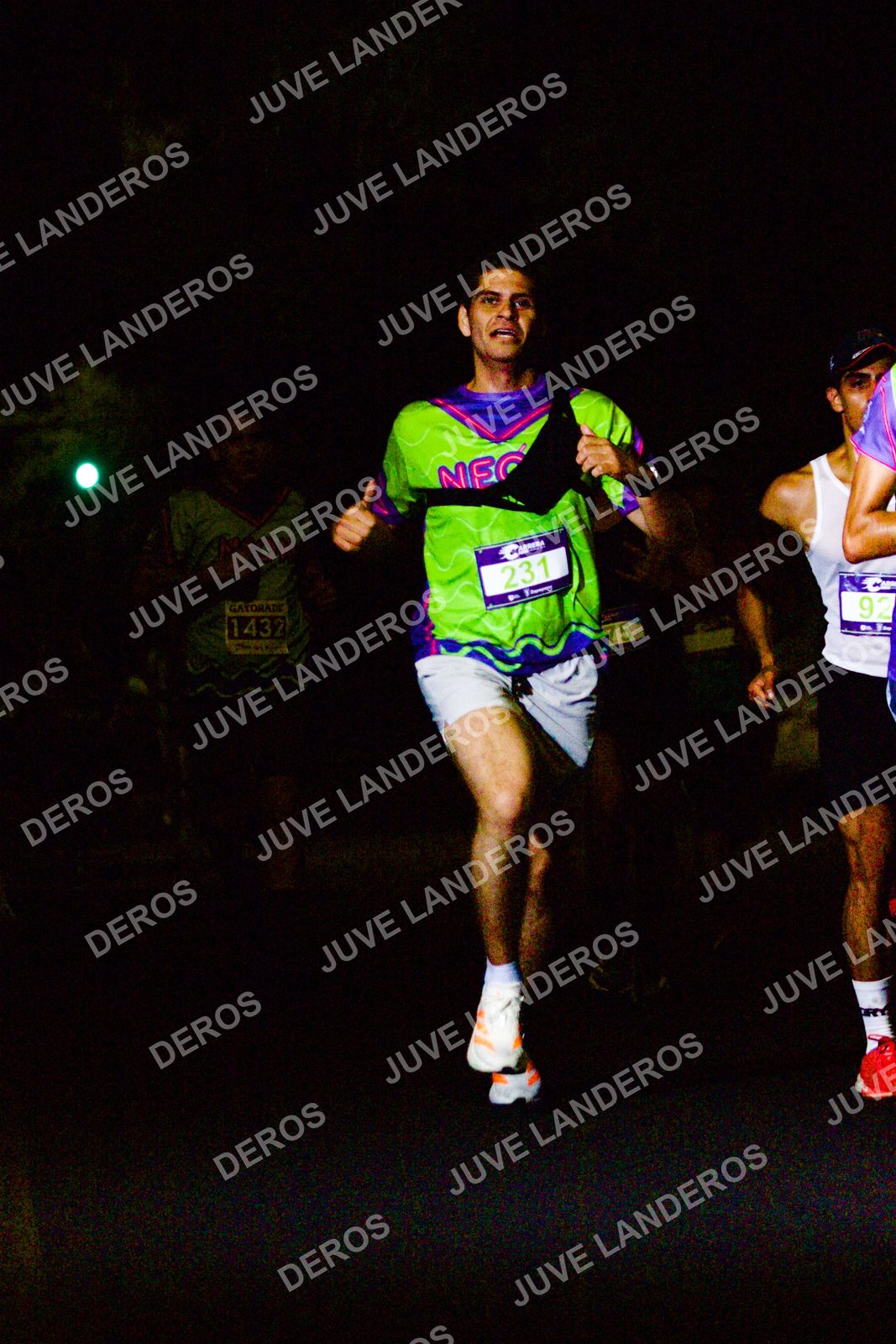 Foto de la Carrera Neón 2026 (Serial Corramos Zapopan) en Parque de las Niñas y los Niños, Blvd. Panamericano 430, Zapopan a las 20:10 · dorsal 1432, 231, 92, 75