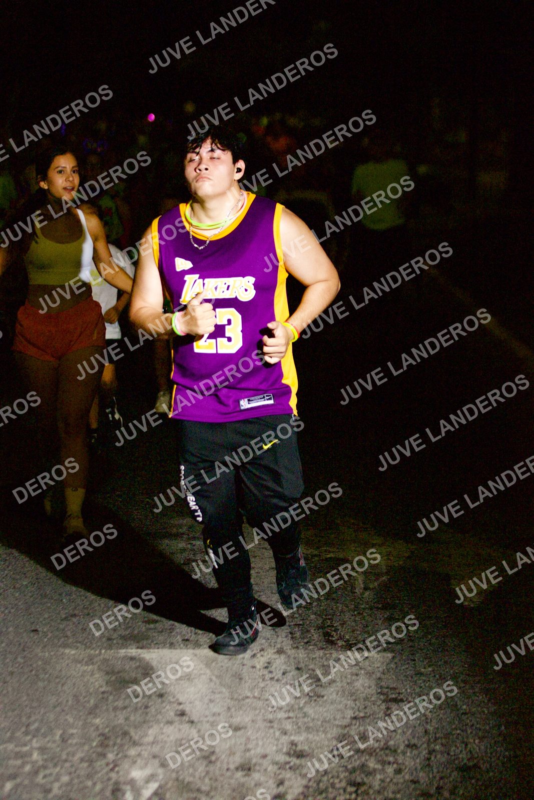 Foto de la Carrera Neón 2026 (Serial Corramos Zapopan) en Parque de las Niñas y los Niños, Blvd. Panamericano 430, Zapopan a las 20:32 · dorsal 23