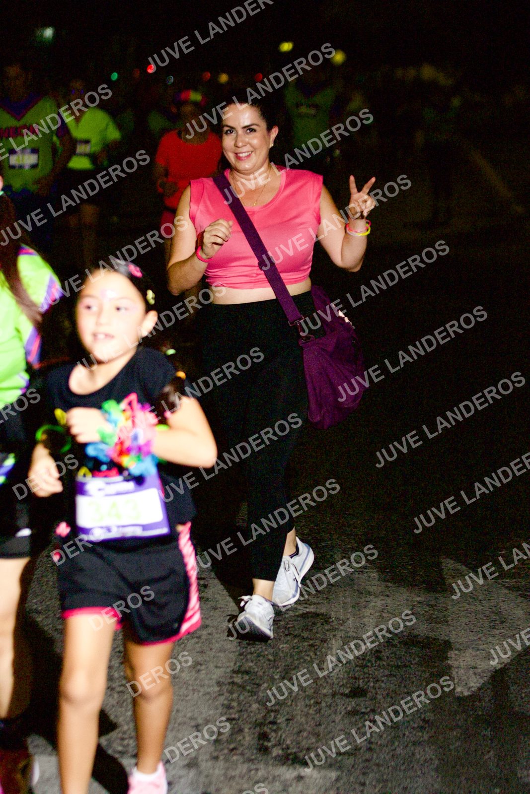 Foto de la Carrera Neón 2026 (Serial Corramos Zapopan) en Parque de las Niñas y los Niños, Blvd. Panamericano 430, Zapopan a las 20:37
